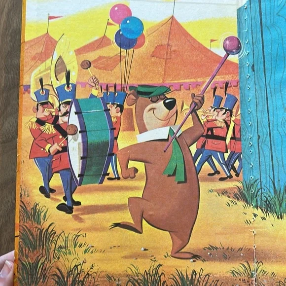 Vintage 1961 Hanna-Barbara’s “Yogi Bear” A Big Golden Book Hardback Children’s - Picture 4 of 13